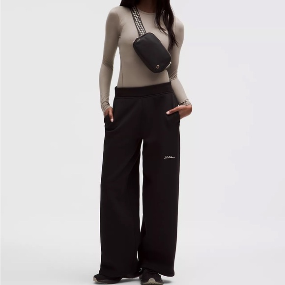 NWT Lululemon Everywhere Belt Bag 1L L Monogram Metallic Black/Gold $48 Rare - Picture 6 of 8